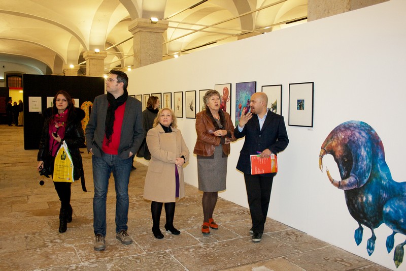 Turcios recorre con la alcaldesa Maria da Luz Rosinha su muestra en CartoonXira